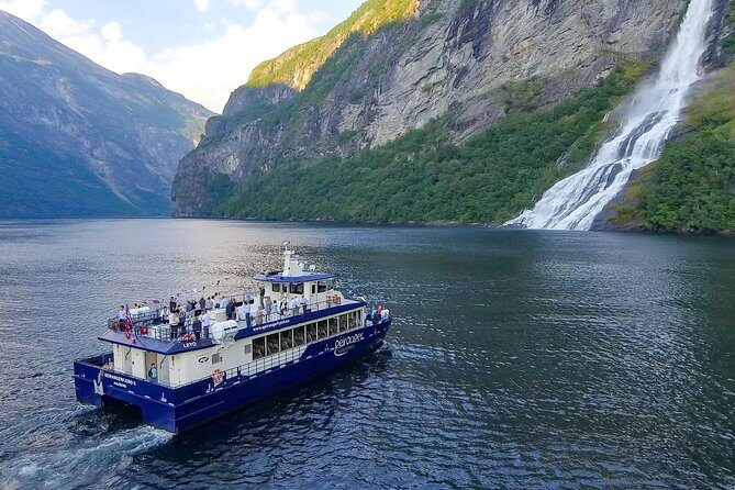 Fjordcruise Ålesund Geirangerfjord T/R - Boat comfort that makes a real difference on long fjord hours