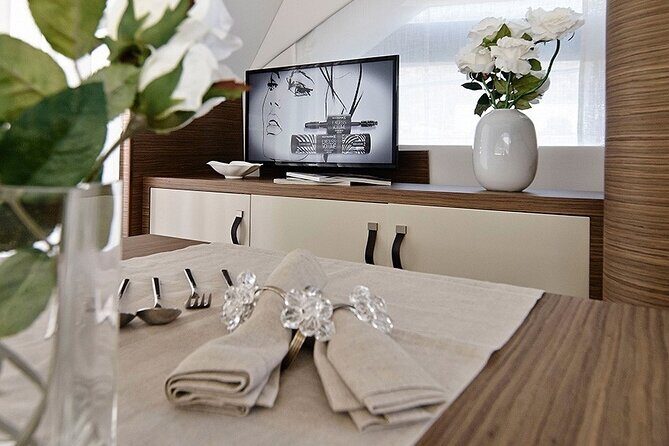 Fjordcruise - Luxury Yacht Arctic Queen - Fishing on this fjord cruise: optional, guided, and not complicated