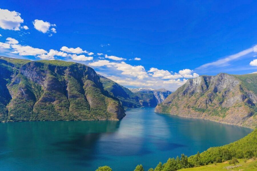 Flåm: Borgund Stave Church, Lærdal, and Stegastein Tour - Should you book this tour