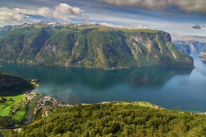 Flam: The Spectacular Stegastein Viewpoint Tour (Small Group) - Flåm Pickup and the 11:00 Start: The Cruise-Day Advantage