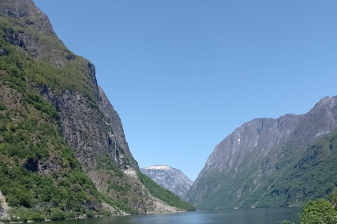 Flåm Tour: Borgund Stave Church, Lærdal & Stegastein - The guide and group size: small enough for personality