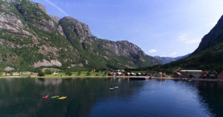 Frafjord Paddling & Månafossen Waterfall Hike Stavanger - SUP or kayak: what the equipment and brief mean for you
