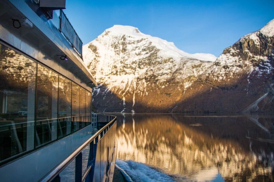 From Ålesund: Winter Fjord Cruise to Geirangerfjord - Fjord Rangers on board: what the guidance actually adds