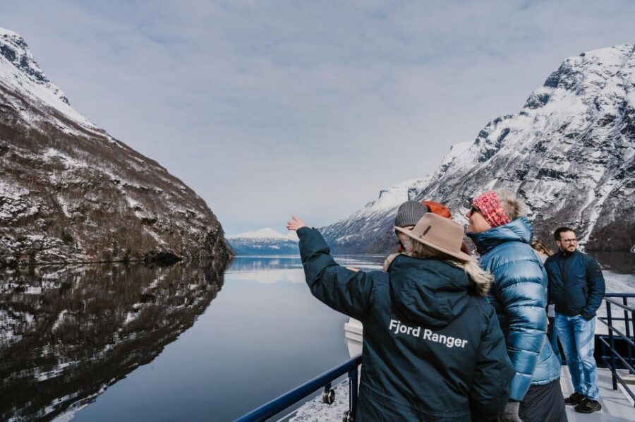 From Ålesund: Winter Fjord Cruise to Geirangerfjord - Food onboard and on land: included, and actually enjoyable