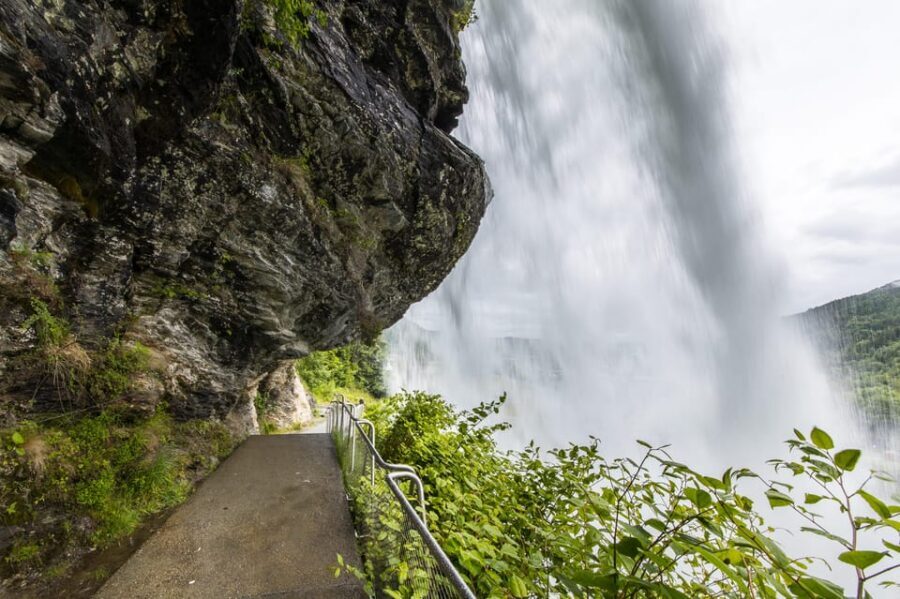 From Bergen: Folgefonna National Park & Glacier Lake Tour - The Bondhusvatnet hike: gentle trail time, photo-ready views