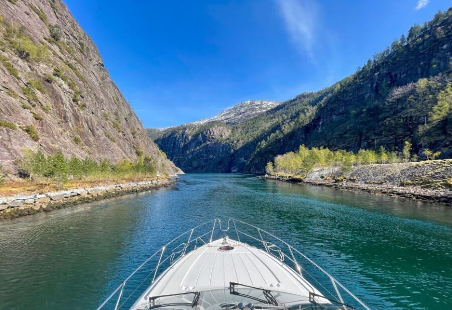 From Bergen: Modalen Private Fjord Cruise with Waterfalls - The Fulufjallet National Park 90-meter waterfall finish