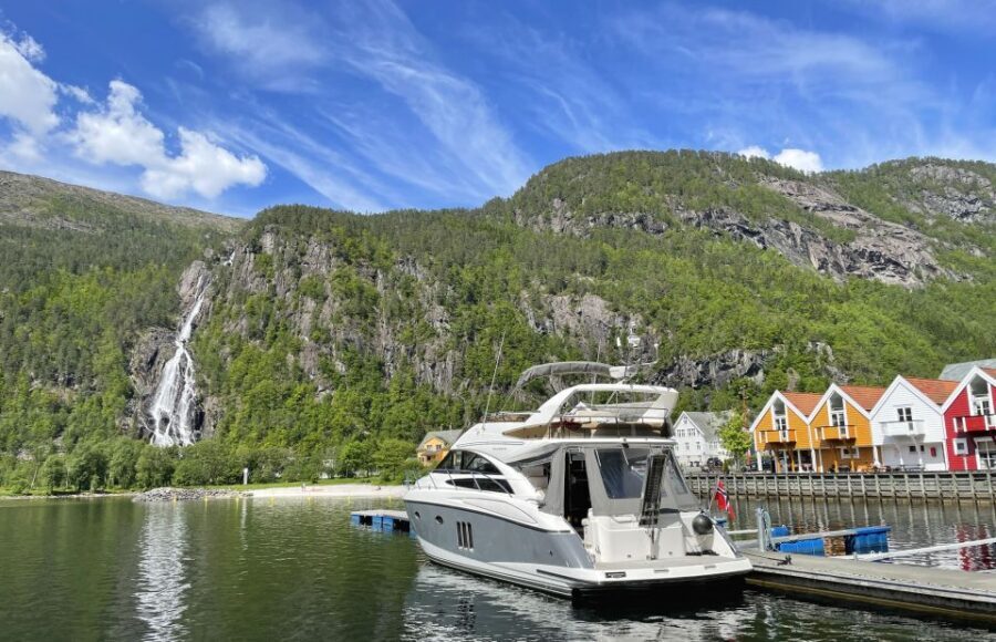 From Bergen: Modalen Private Fjord Cruise with Waterfalls - Slow-speed fjord cruising through Sandviken and Eidsvåg