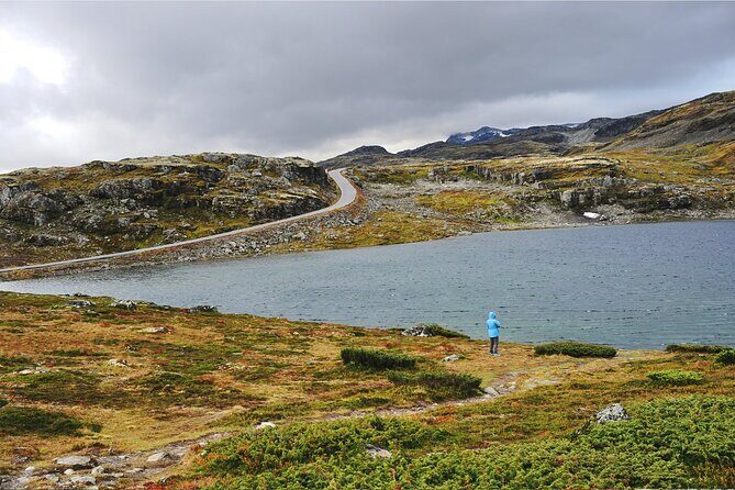 From Flåm, Guided Tour: Stegastein, Borgund Stave Church & More - Aurlandsfjellet and the Snowy Road: mountain air, waterfall views, and jacket weather