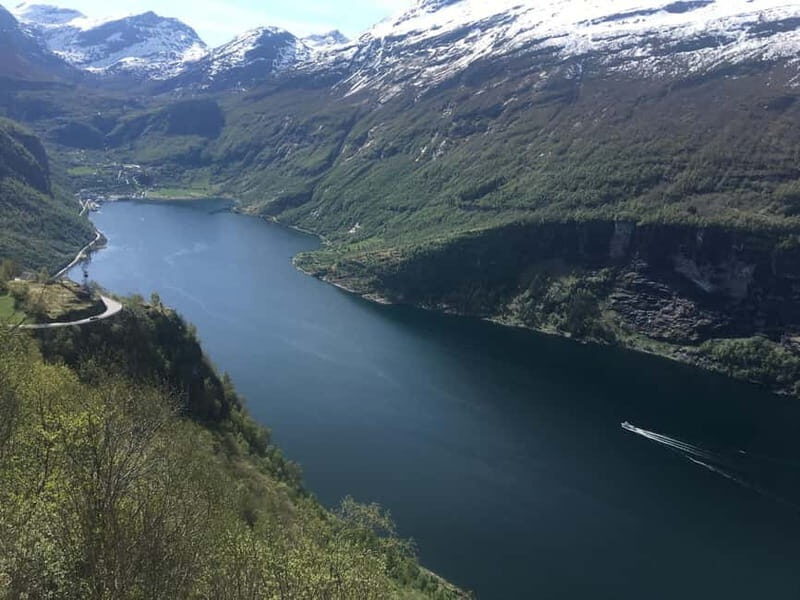 From Hellesylt: Geiranger Highlights Tour with Photo Stops - Geiranger Downtown Break: Crafts, Browsing, and a Real Human Pace
