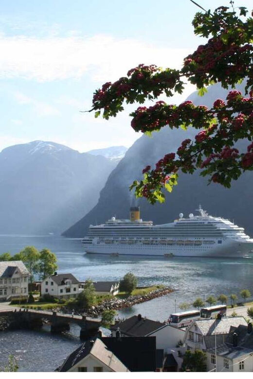 From Hellesylt: The Best of Geiranger Shore Excursion - Jostedalsbreen Nasjonalparksenter and Øvstefossen: short stops, big meaning
