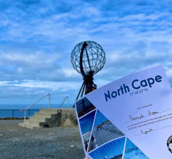From Honningsvåg: VIP North Cape and Kingcrab Tour - King crab up close: aquarium time plus actual holding