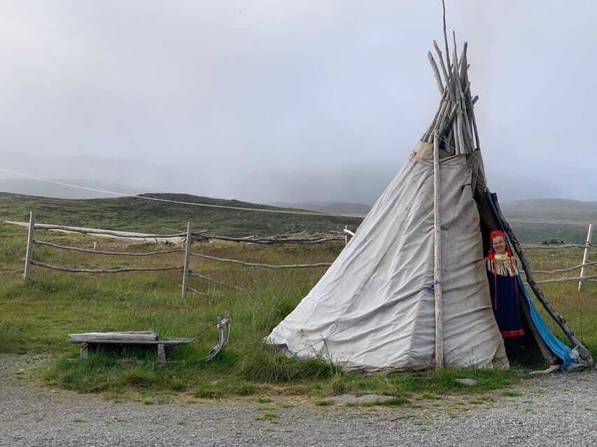From Honningsvåg: VIP North Cape and Kingcrab Tour - Sámi camp visit: culture and reindeer, but not year-round