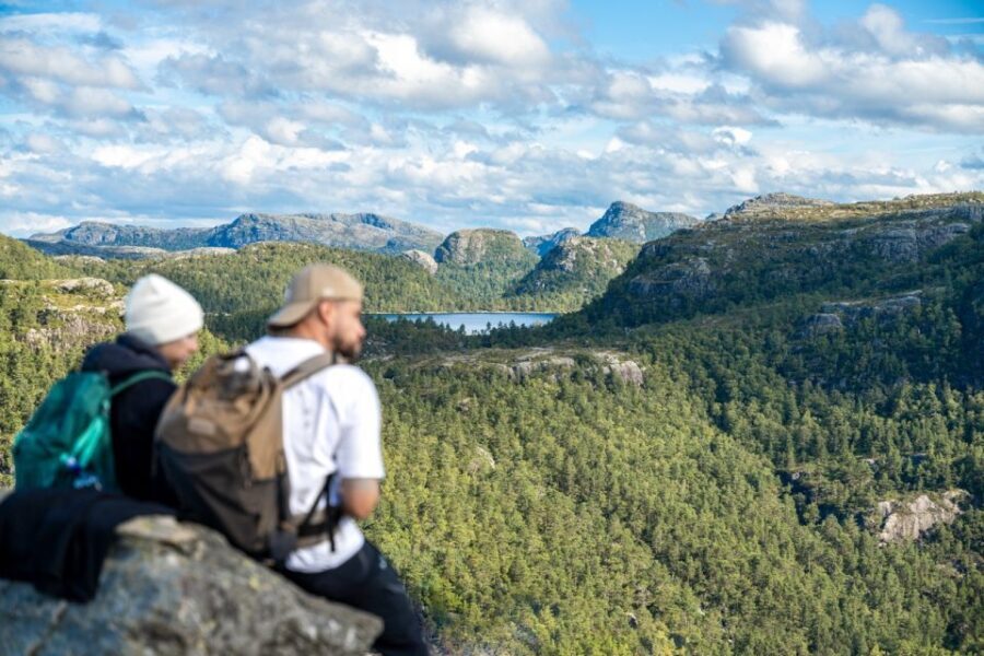 From Stavanger: Pulpit Rock Guided Hike with Pickup - Lunch with Lysefjorden in your lap: the 604-meter viewpoint moment