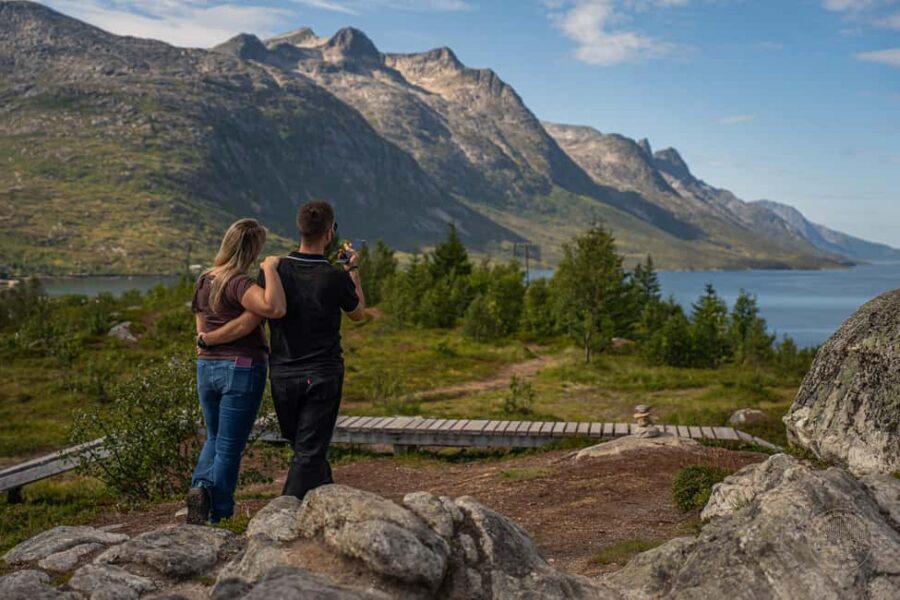 From Tromsø: Arctic Roadtrip Small Group 4x4 Van - Wildlife watch around fjords and tundra (with realistic expectations)