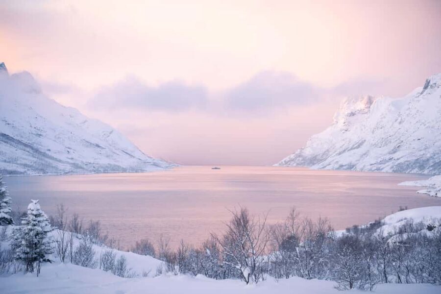 From Tromsø: Arctic Roadtrip Small Group 4x4 Van - Meeting outside Tromsø Havn: simple start, tight group, real 4x4 access