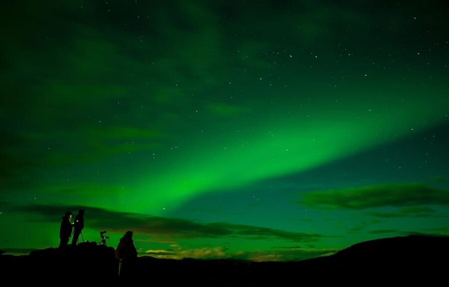 From Tromsø: Aurora Snowshoe Hike - Tromsø After Dark: Why Snowshoeing Works for Aurora Chasing