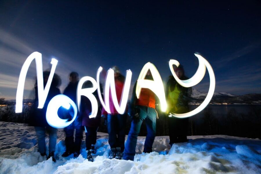From Tromso: Northern Lights Photography Tour - The Night’s Flow: Safety Briefing, Van Time, Campfire Portraits