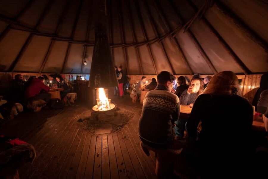 From Tromsø: Northern Lights Visit at Camp Tamok - Guides on the ground: what good leadership looks like