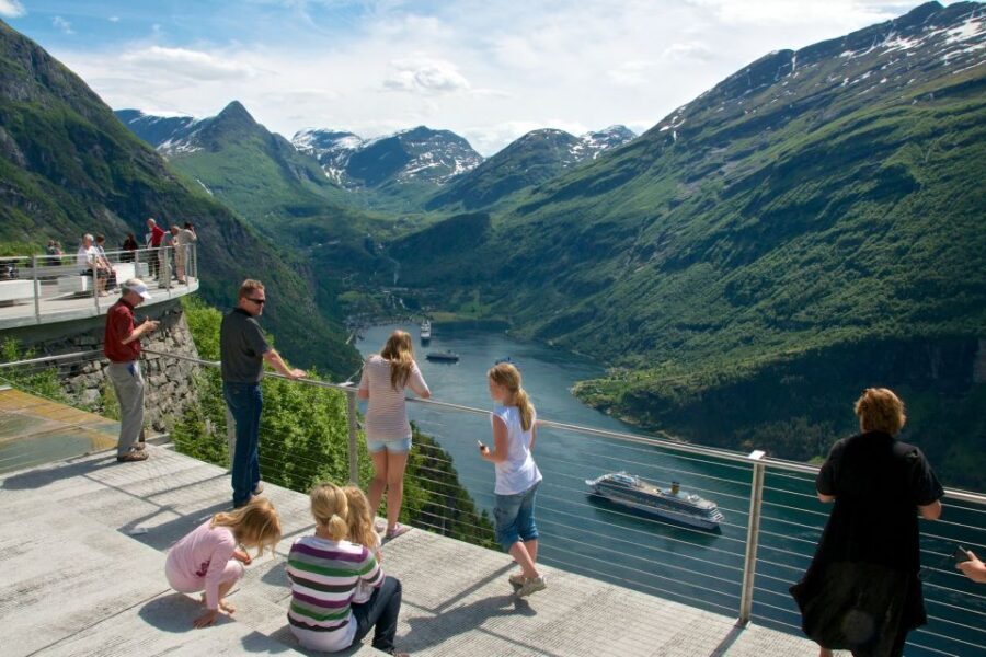 Geiranger: Dalsnibba, Flydalsjuvet, Eagle Bend & Fjords Tour - Who should book this tour (and who should skip it)