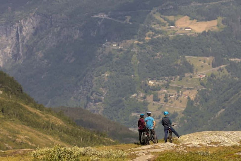Geiranger Fjord: Downhill Self-Guided Bike Tour - Where the ride starts: meeting in Geiranger and getting kitted up