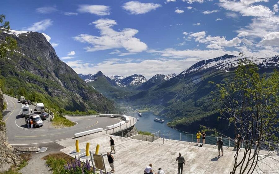 Geiranger: Panorama Bus Tours 1,5/2hr (Highlights viewpoint) - The 2-Hour Option: Flydalsjuvet + Dalsnibba Skywalk