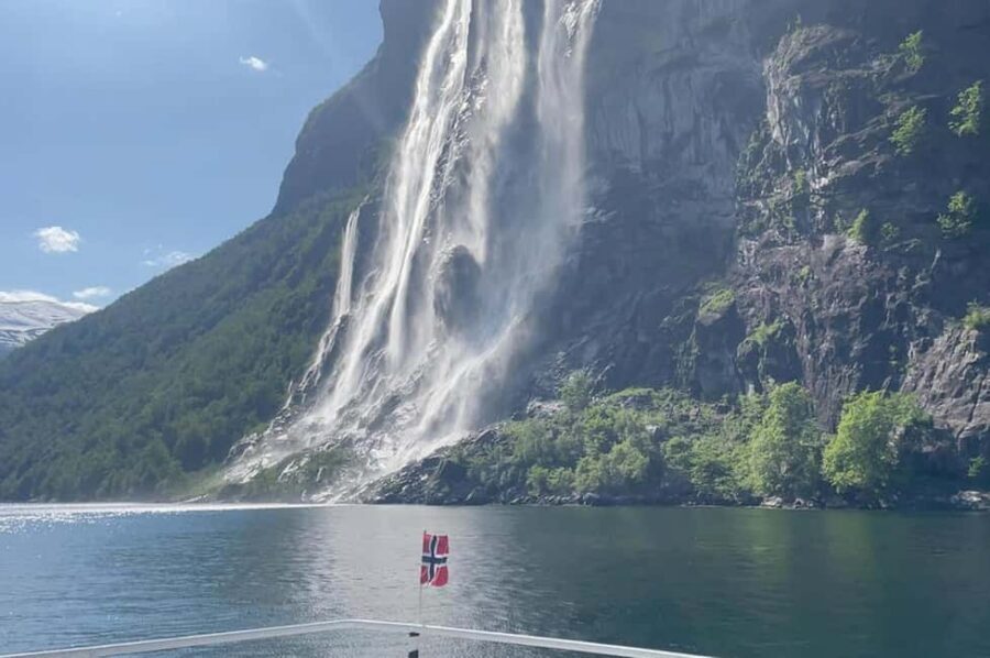 Geiranger to Ålesund Bus Tour (one way) - Fjord time on a catamaran: Geirangerfjord and Friaren