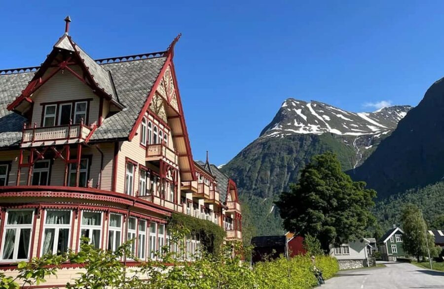 Geiranger to Ålesund Bus Tour (one way) - Nordangsdal valley by bus: the scenery between the big moments