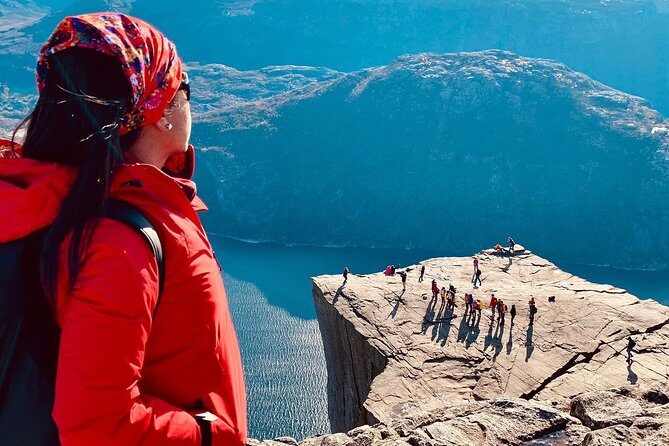 Guided hike to Pulpit Rock Preikestolen - The 7:00 a.m. rhythm that makes Pulpit Rock feel doable