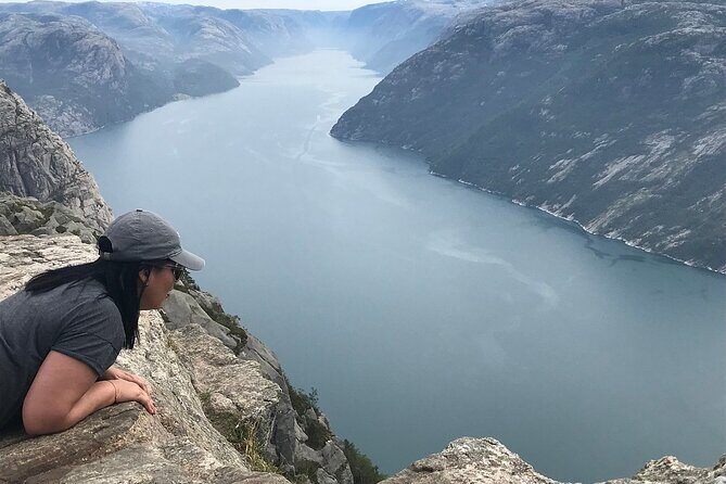 Guided hike to Pulpit Rock Preikestolen - Arriving at Pulpit Rock: the view, the photos, and the wind factor