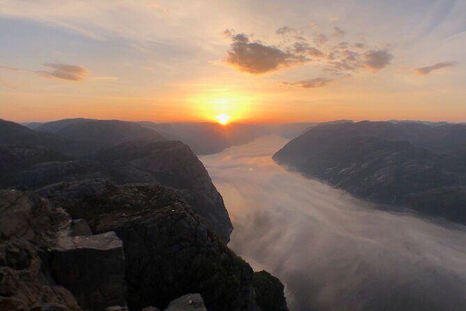 Guided sunrise hike to Pulpit Rock Preikestolen - Stavanger pickup and the easy round-trip plan