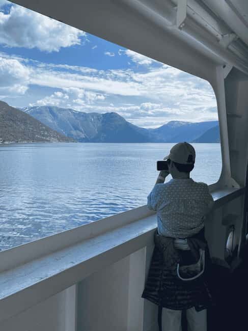 Guided tour: Hardangerfjord, Waterfalls and Ferry crossing - Fossen Bratte: 79 meters of single-drop drama