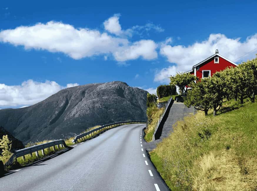 Guided tour: Hardangerfjord, Waterfalls and Ferry crossing - Steinsdalsfossen: walk behind the falls (yes, really)