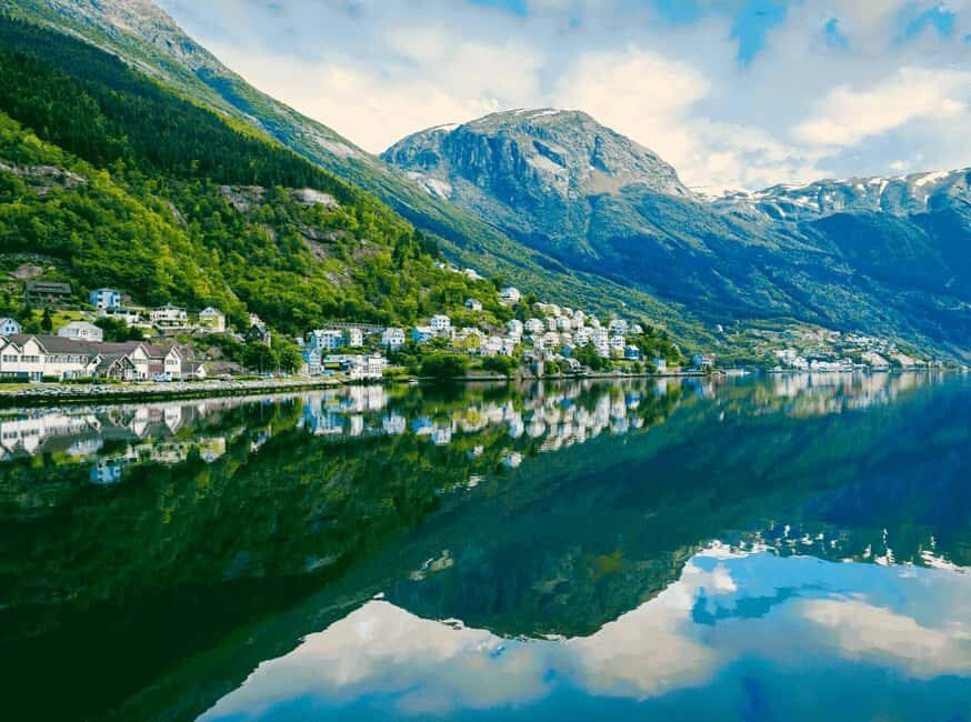 Guided tour: Hardangerfjord, Waterfalls and Ferry crossing - Trengereid: your first fjord viewpoint, plus toilets and a quick snack