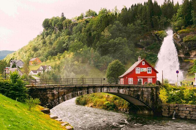 Guided tour to Hardangerfjord with Waterfalls and Ferry Crossing - Mørkhølsfossen and Fossen Bratte: quick waterfall stops that still hit hard
