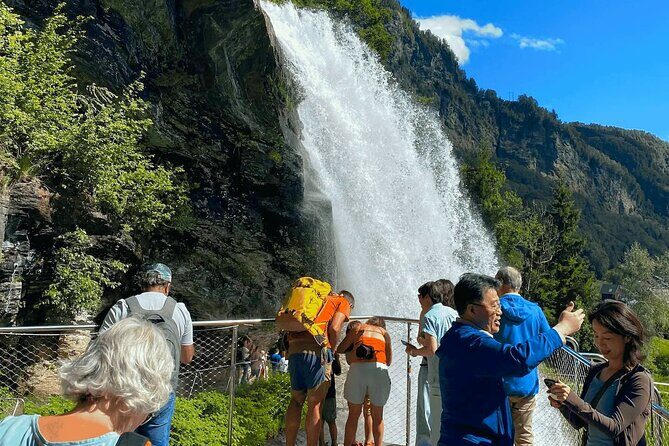 Guided tour to Hardangerfjord with Waterfalls and Ferry Crossing - Herand marina stop: the simple break with bathrooms and snacks