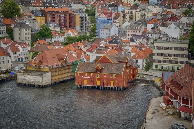 Guided Walking Tour in Bergen - Bryggen (UNESCO): the harbor story you can actually see