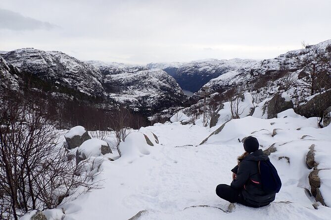 Guided winter hike to Pulpit Rock Preikestolen - Winter Preikestolen starts with a smart early morning