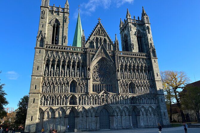 Half-Day Highlights of Trondheim by Bus and City Walk - Bakklandet and the bicycle lift: one quirky stop with real charm