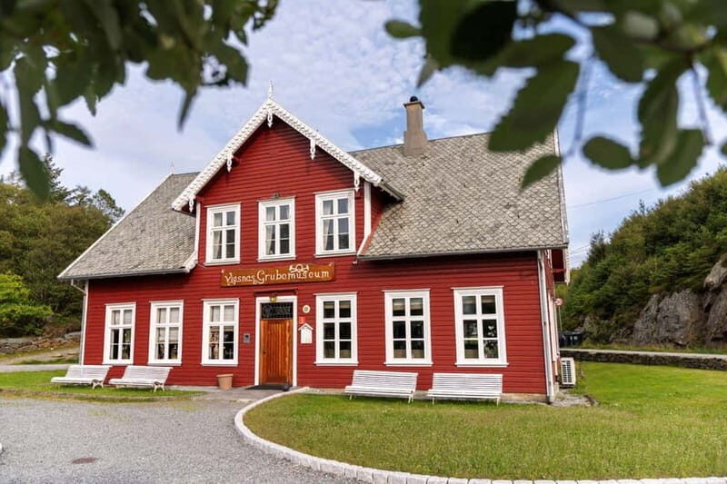 Haugesund: City Sightseeing Hop-On Hop-Off Bus Tour - Coffee and pastry strategy: how to time your last hop
