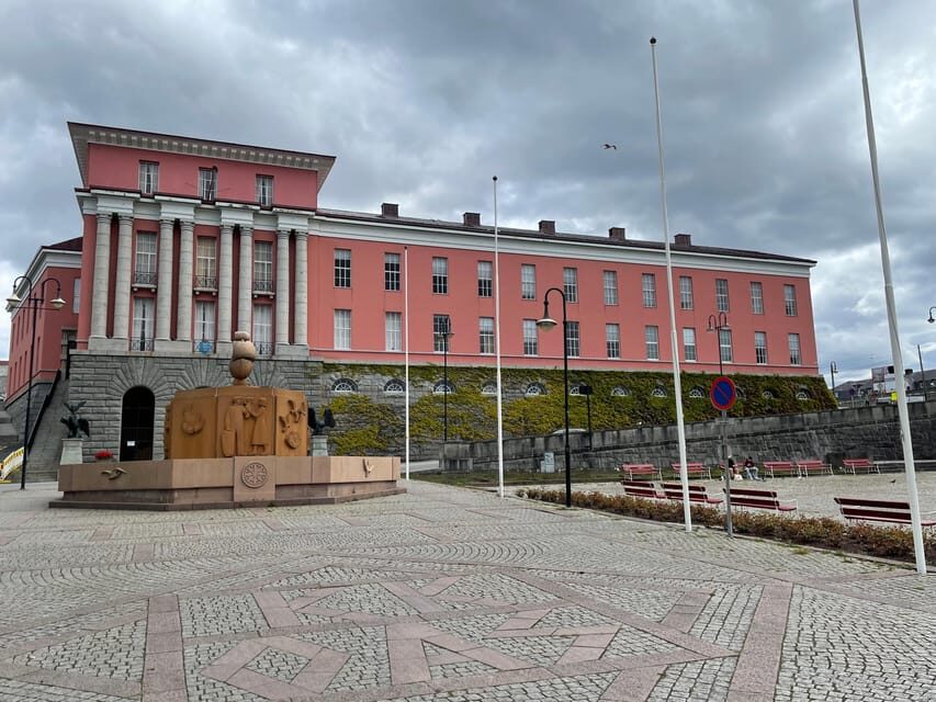 Haugesund: Guided Scenic Minibus tour of Haugesund - Timing that fits shore days: 1.5 hours done right