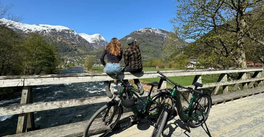 Hellesylt to Norangsdalen: Scenic E-Bike Tour - Lygnstøylvatnet: A quiet lake with submerged ruins