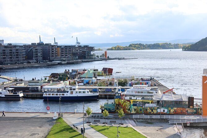 History and Secrets of Oslo Tour - Christian IV’s Glove: The Square That Traces Oslo’s Rebirth