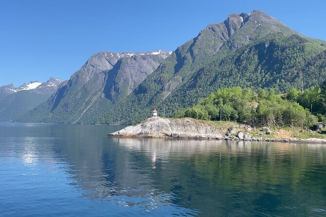 Hjørundfjord Fjord Tour Roundtrip from Ålesund - Return to Ålesund: same route, fresher perspective