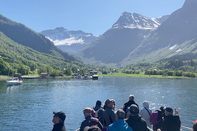 Hjørundfjord Fjord Tour Roundtrip from Ålesund - Snacks, drinks, and what to bring for a fjord day