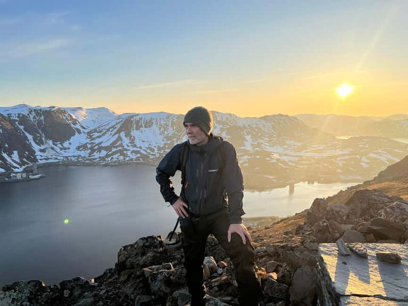 Honningsvåg: Hiking Tour. Arctic Ocean Views from Mountains - What to bring so the hike stays fun