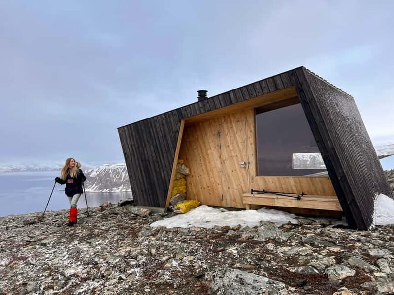 Honningsvåg: Hiking Tour. Arctic Ocean Views from Mountains - Cabin stop at the top: a warm break with real character