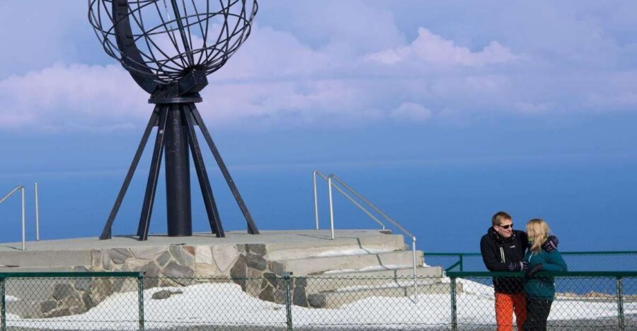 Honningsvåg: North Cape Winter Excursion with Entry Ticket - Winter bus ride: Honningsvåg to the North Cape cliff