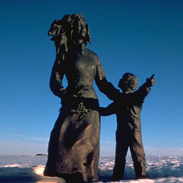 Honningsvåg: North Cape Winter Excursion with Entry Ticket - North Cape Hall: more than a ticket, it’s your weather-proof anchor