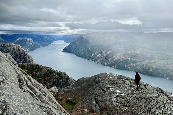 Iconic Preikestolen Hike with Expert Guide - Start smart: 8:00 pickup, small group size, and what to expect