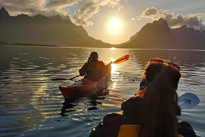 Kayaking in Reinefjorden - Route walkthrough: Reine, Moskenesøya, and the Lofoten Islands time stops